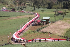 Pertama di Sulsel, Bendera Merah-putih Sepanjang 770 Meter Dibentangkan di Bantaeng