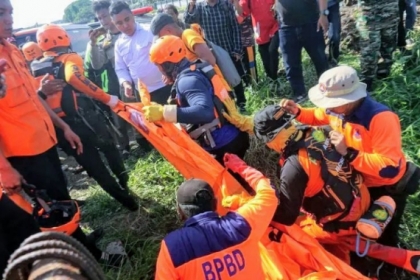 Kalung milik jenazah korban balita hanyut masih menempel