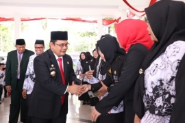 PJ Bupati Bantaeng Hadiri Peringatan HUT Ke-78 PGRI di Pantai Seruni