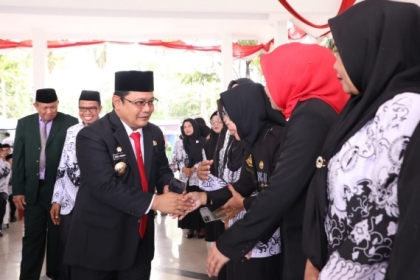 PJ Bupati Bantaeng Hadiri Peringatan HUT Ke-78 PGRI di Pantai Seruni
